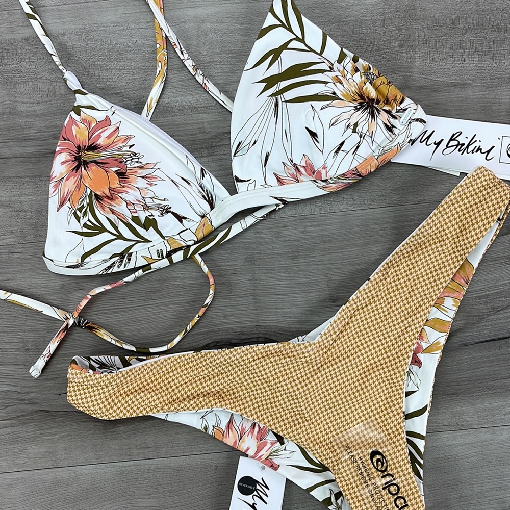 ☀️RIP CURL☀️ PLAYA BLANCA CROSS
PLAYA BLANCA SKIMPY REVERSIBLE BIKINISET - Picture 9 of 15